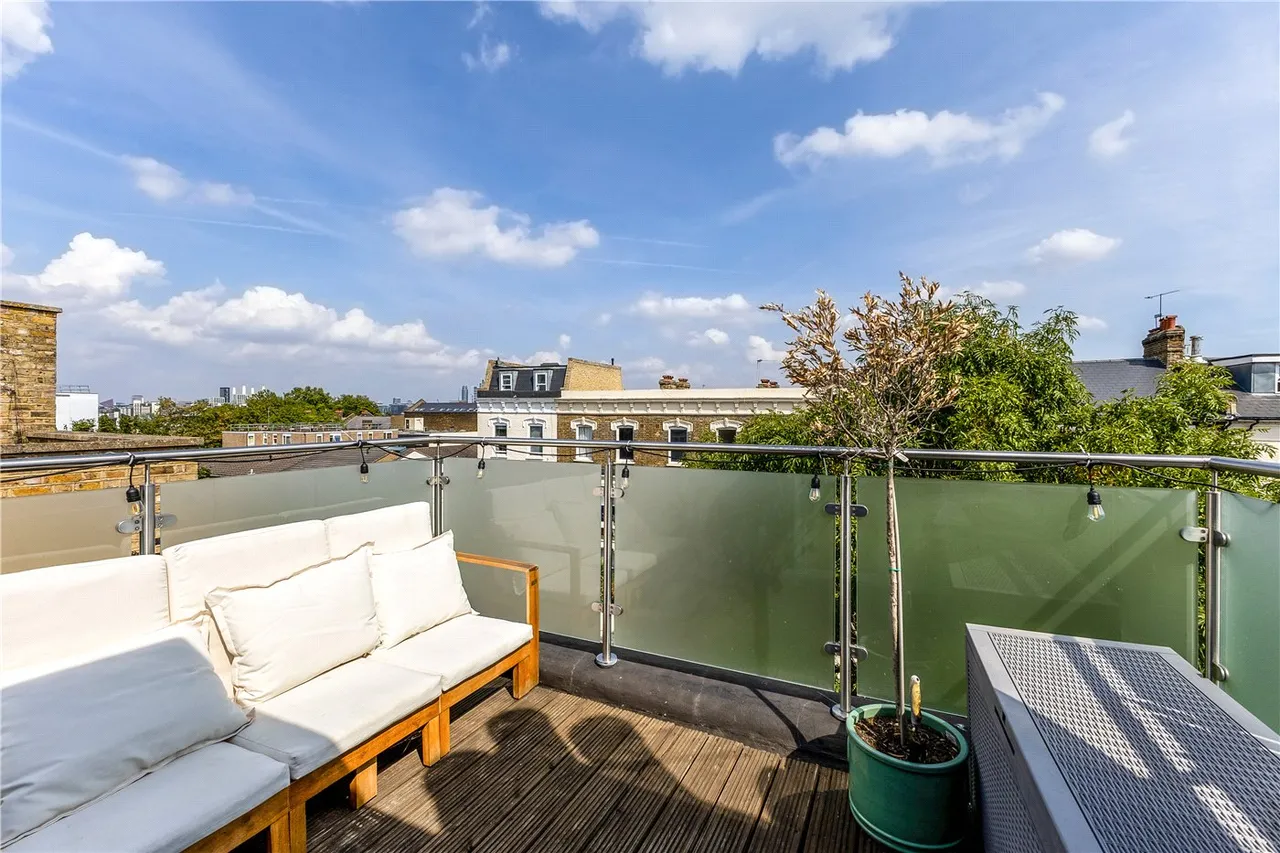 Marney Road, London, SW11, photo 2