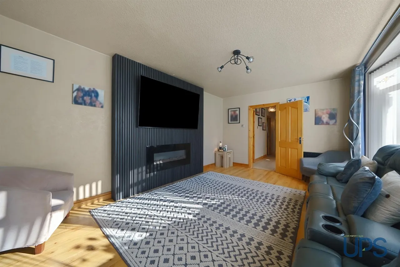 Stewartstown Road, Dunmurry, BT17, photo 5