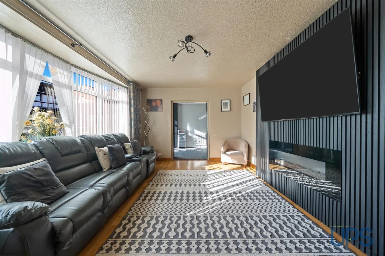 Stewartstown Road, Dunmurry, BT17, photo 4