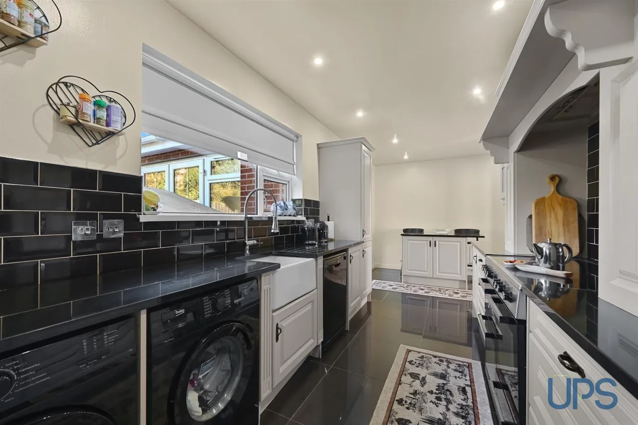 Stewartstown Road, Dunmurry, BT17, photo 9