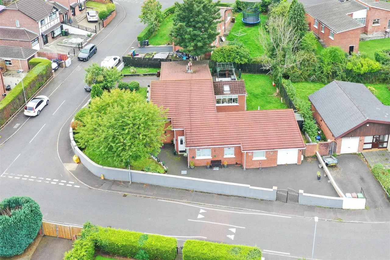 Stewartstown Road, Dunmurry, BT17, photo 2