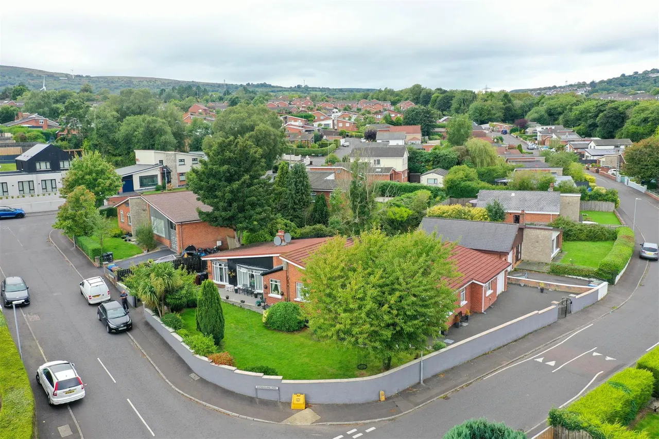 Stewartstown Road, Dunmurry, BT17, photo 39