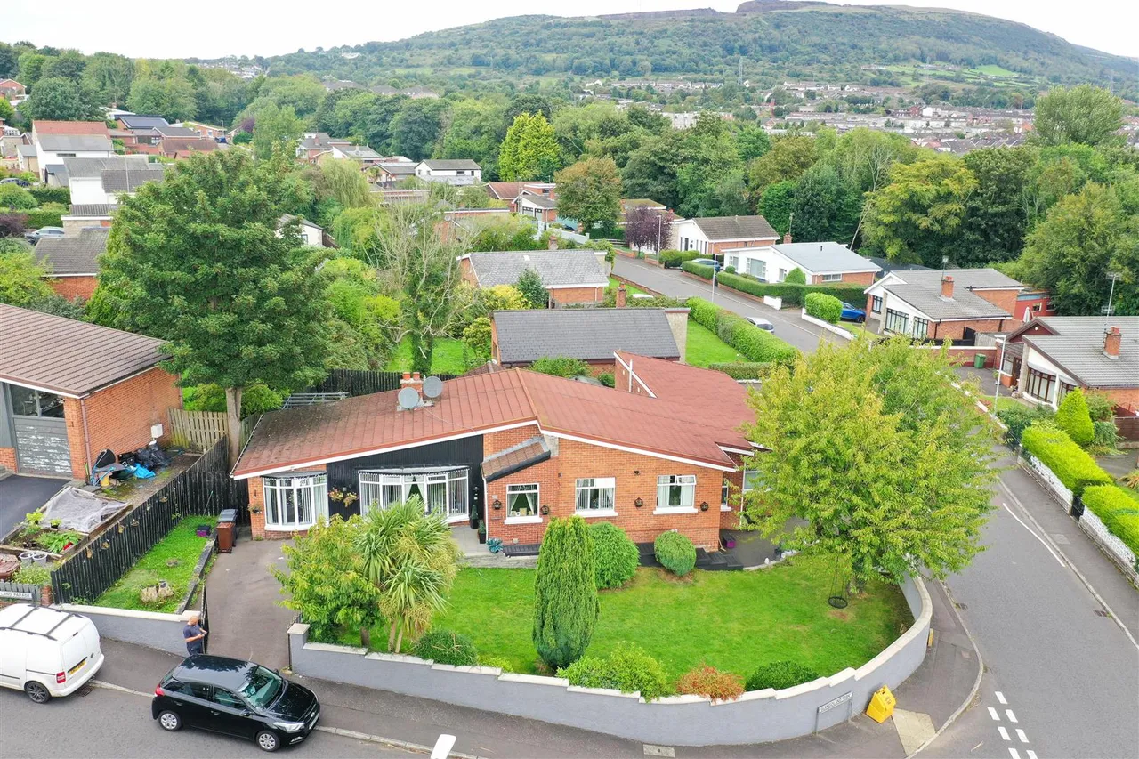 Stewartstown Road, Dunmurry, BT17, photo 40