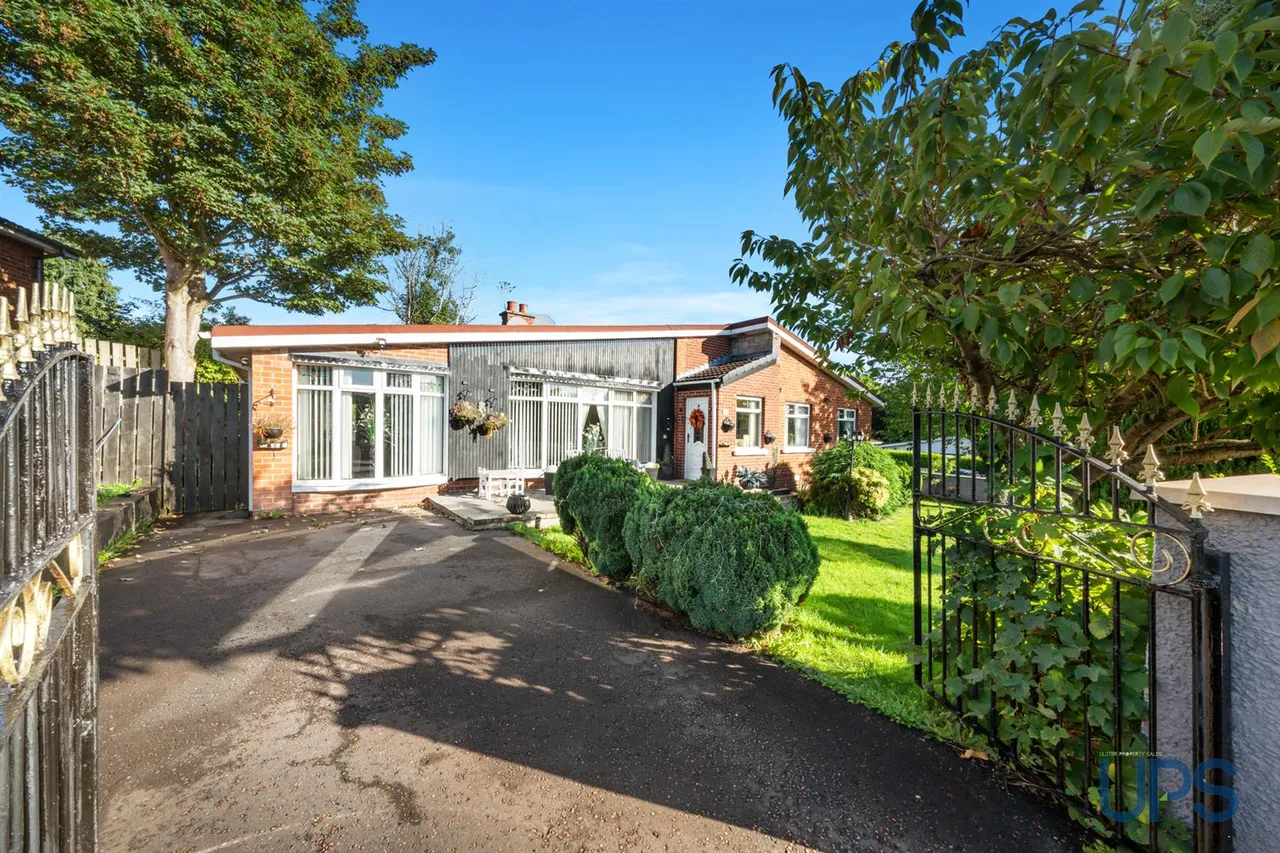 5 bed house for sale, Stewartstown Road, Dunmurry, BT17