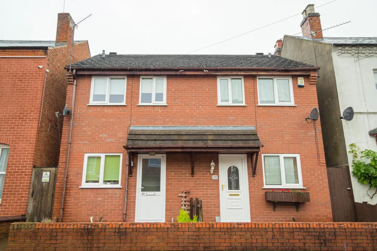 2 bed house to rent, Prospect Road North, Redditch