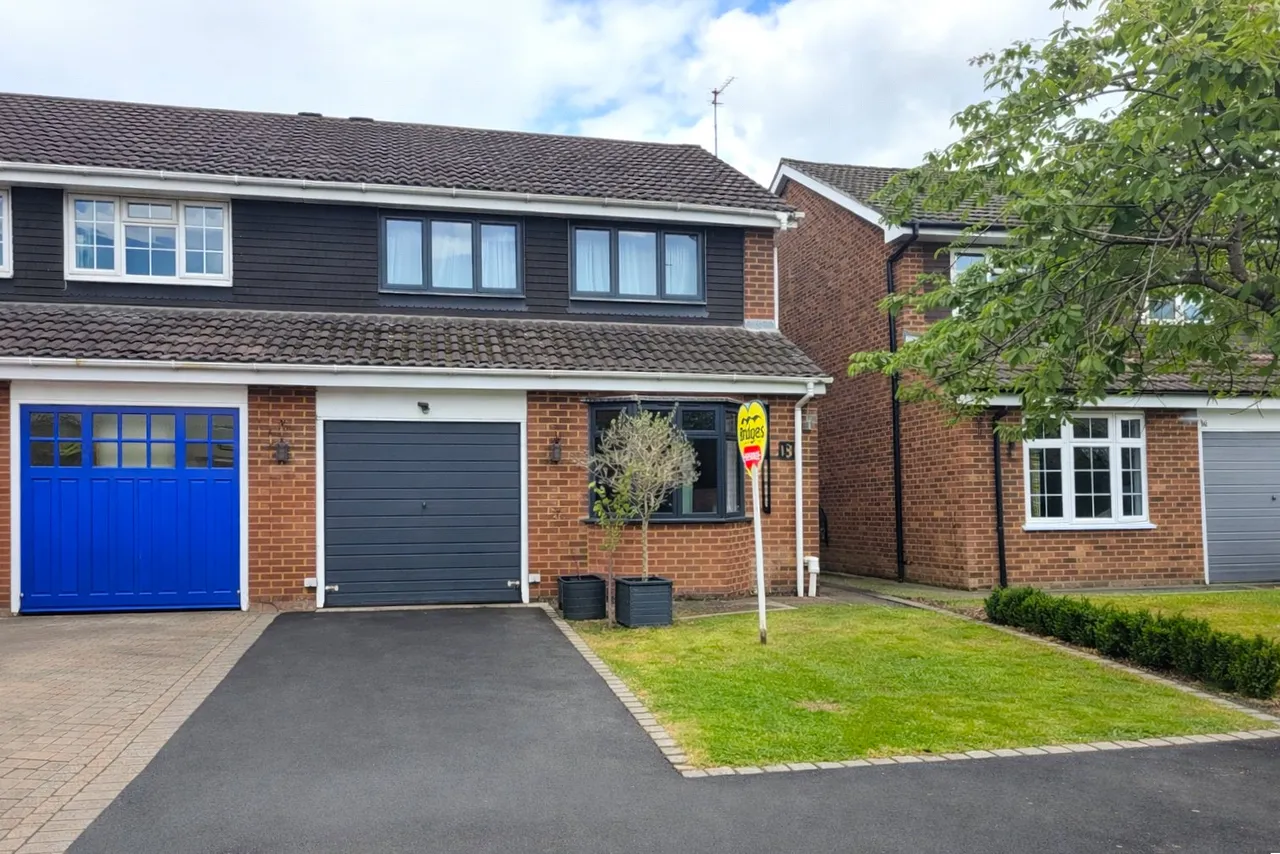 4 bed house for sale — Oaklea, Ash Vale, Surrey, GU12 5HP