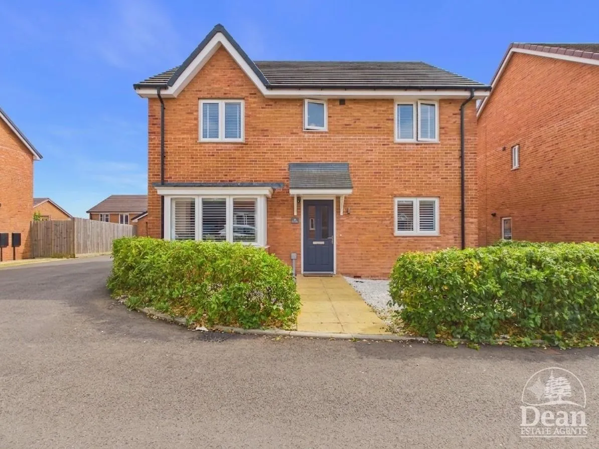 4 bed house for sale — Snowdrop Crescent, Lydney