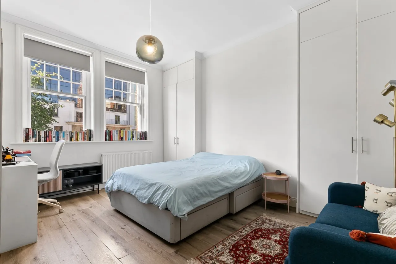 Vauxhall Bridge Road, London, SW1V, photo 2