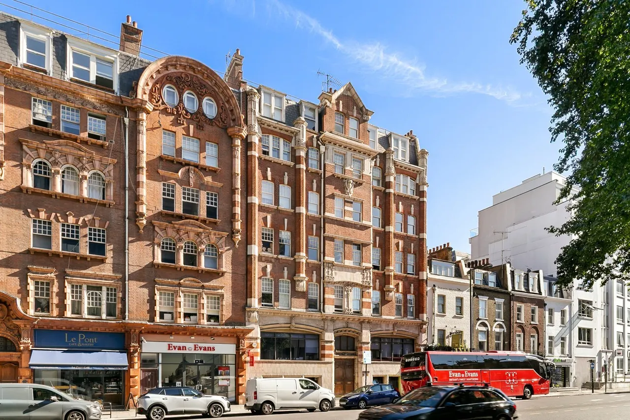 Vauxhall Bridge Road, London, SW1V, photo 10
