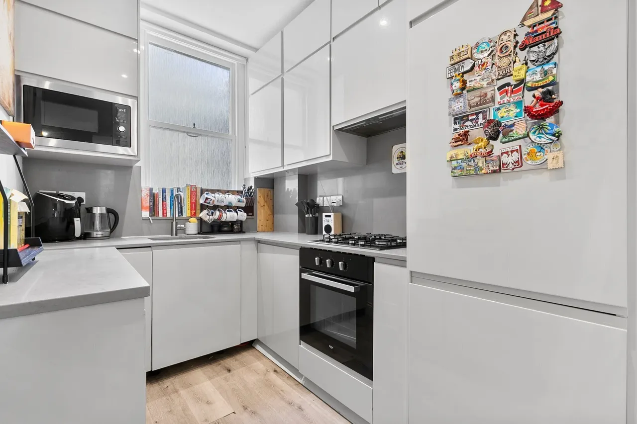 Vauxhall Bridge Road, London, SW1V, photo 3