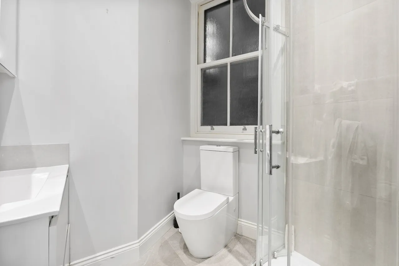 Vauxhall Bridge Road, London, SW1V, photo 9
