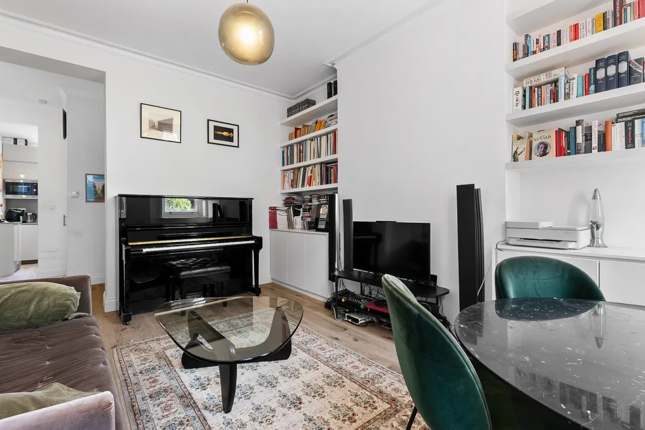 Vauxhall Bridge Road, London, SW1V, photo 8