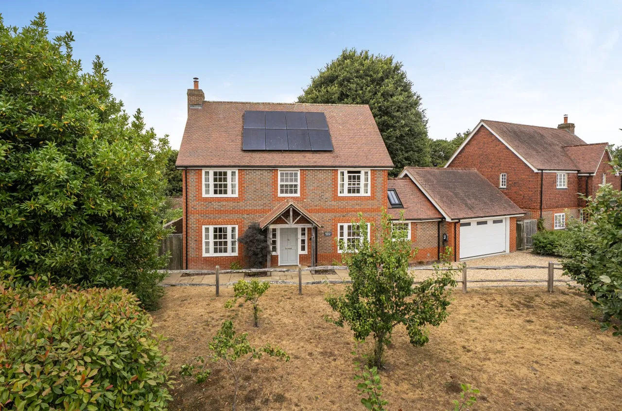 4 bed property for sale, Holly Tree Grove, Walberton, BN18