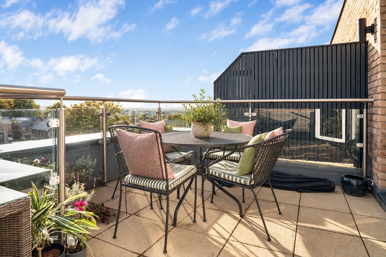 Mary King Close, Standish, GL10, photo 13