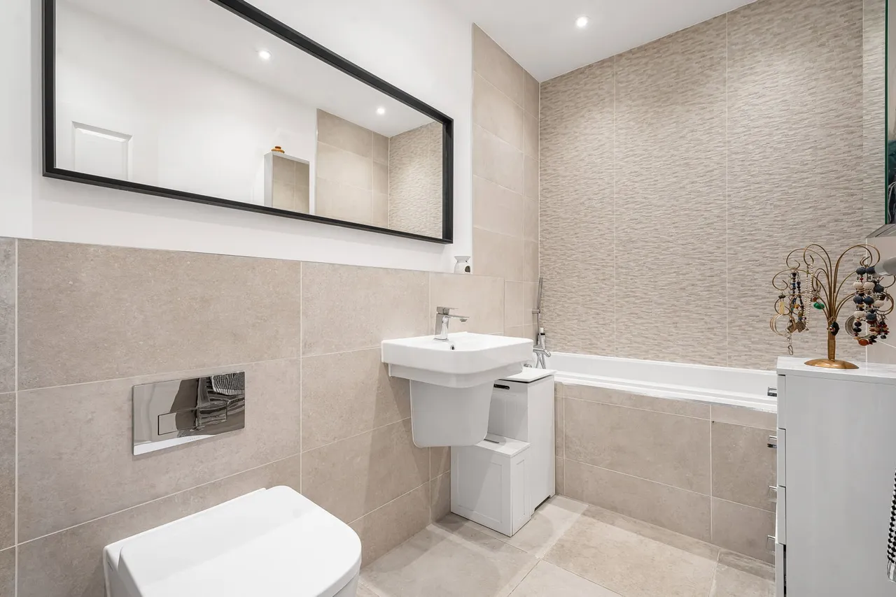 Mary King Close, Standish, GL10, photo 18