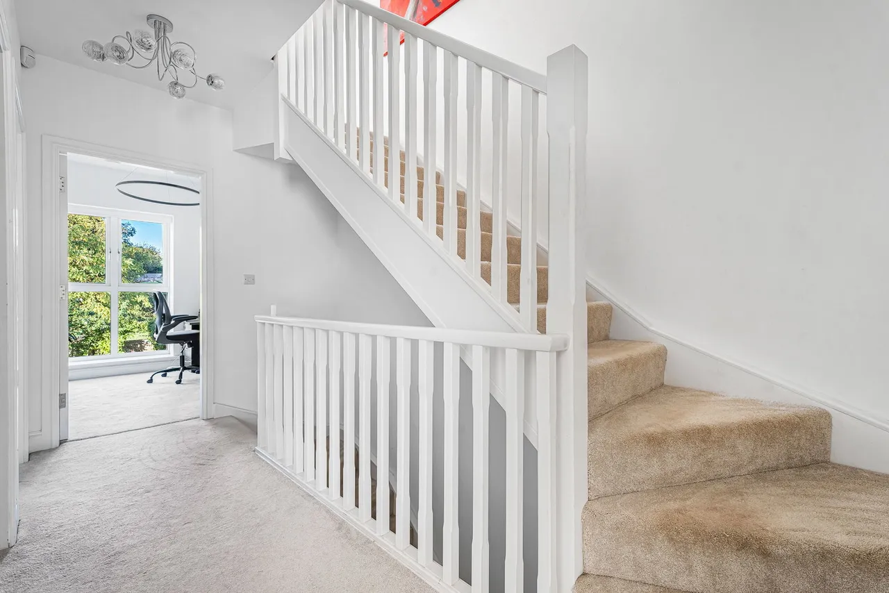 Mary King Close, Standish, GL10, photo 10