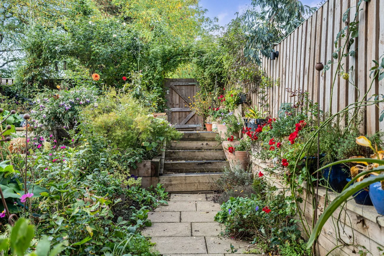 Mary King Close, Standish, GL10, photo 22
