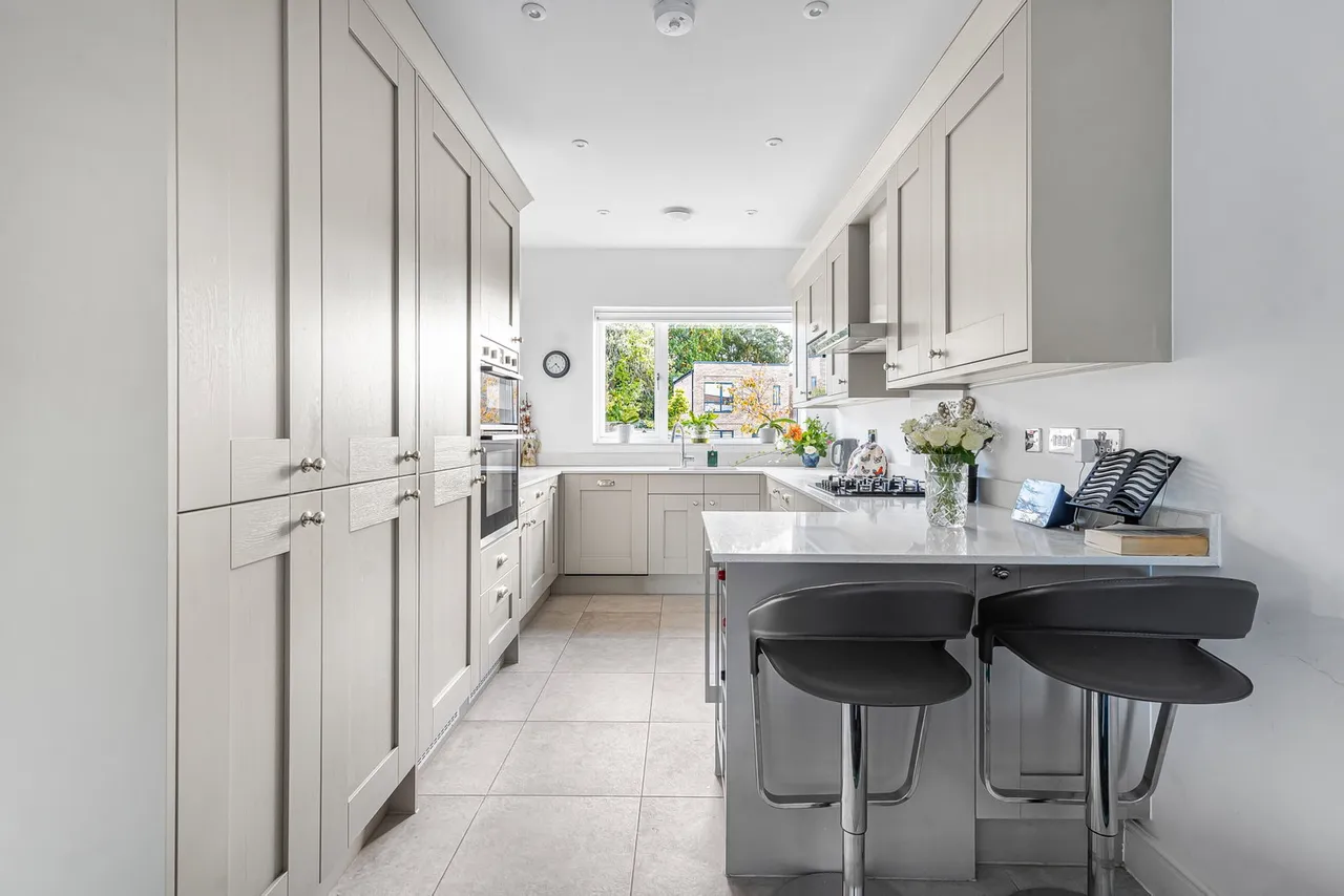 Mary King Close, Standish, GL10, photo 9