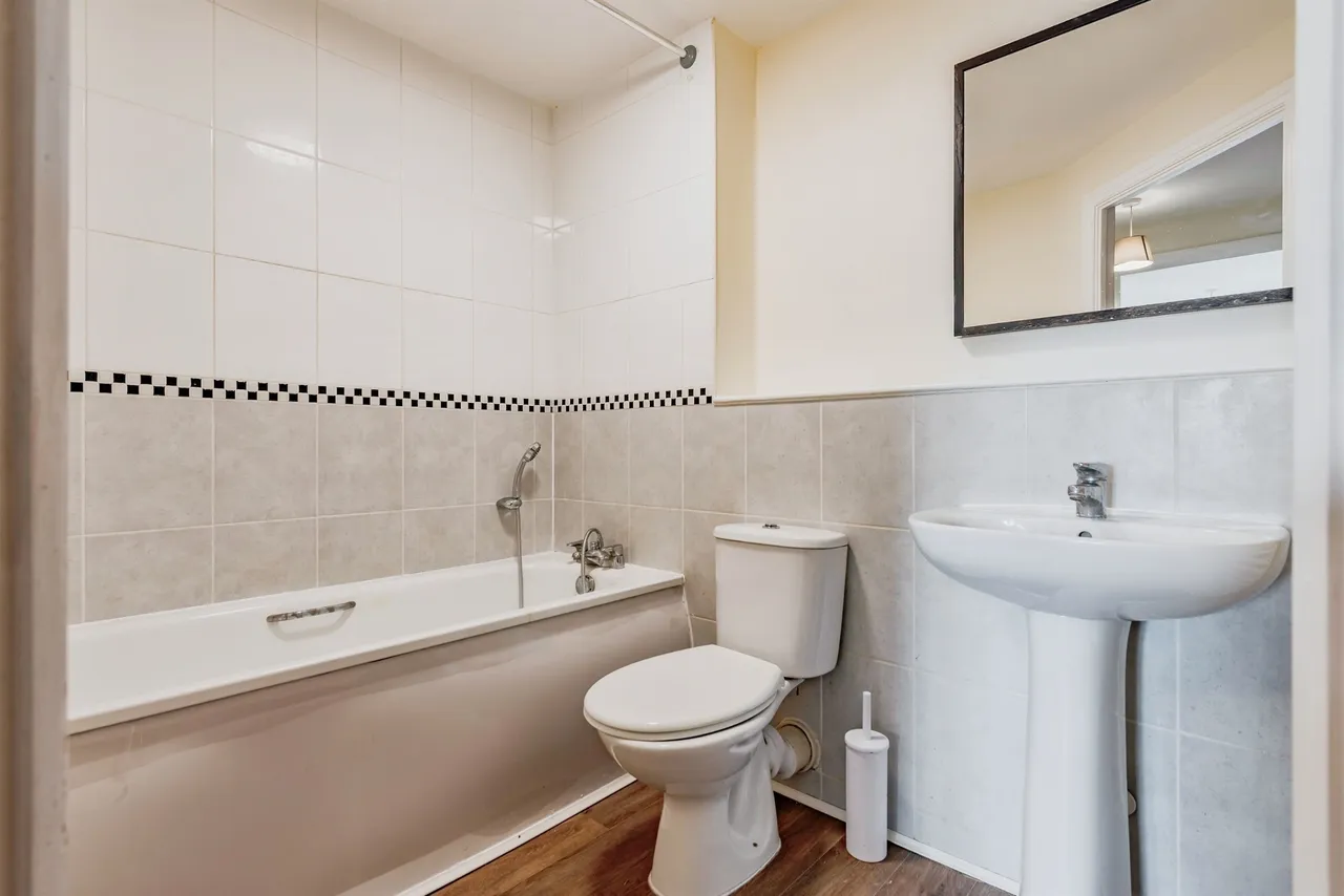 Garlands Road, Redhill, photo 12