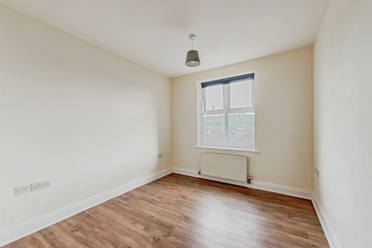 Garlands Road, Redhill, photo 7