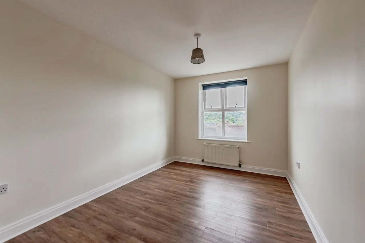Garlands Road, Redhill, photo 10