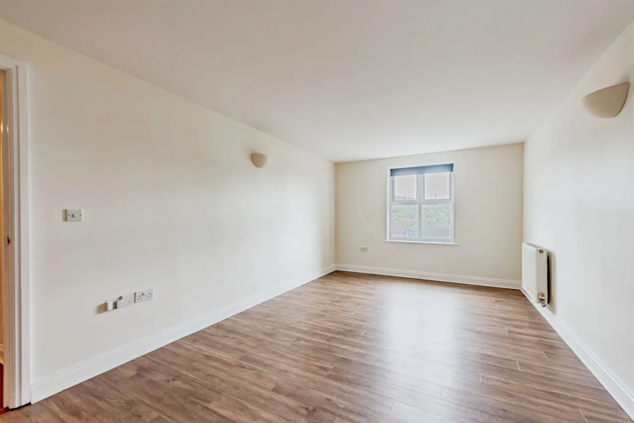 Garlands Road, Redhill, photo 3