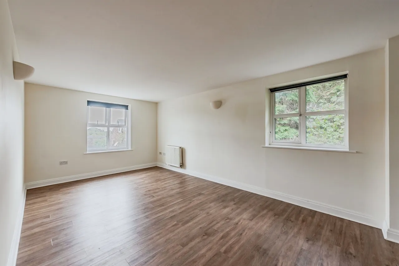 Garlands Road, Redhill, photo 2