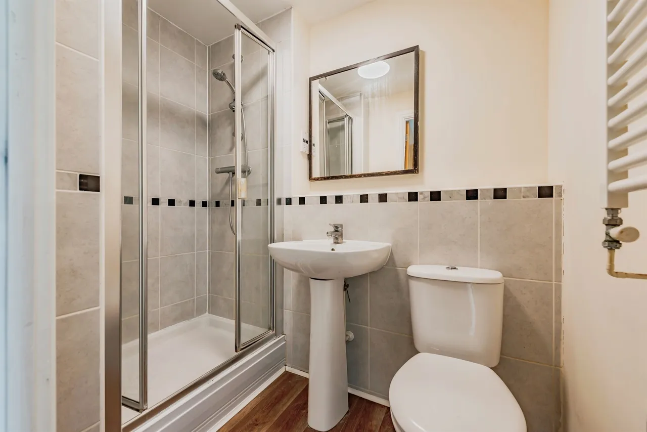 Garlands Road, Redhill, photo 9
