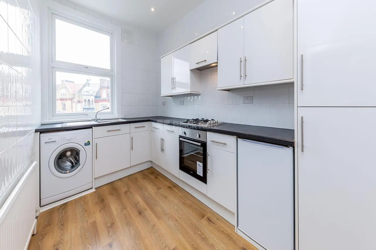 1 bed flat to rent, Hanley Road, N4