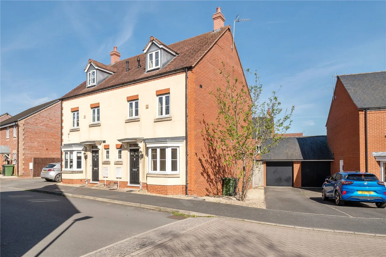 4 bed house for sale — Lower Leys Way, Leominster, Herefordshire, HR6 0SS