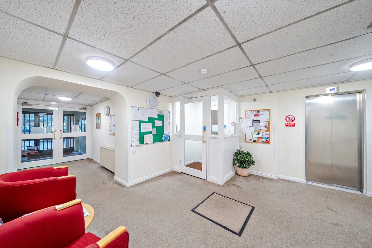 Uxbridge Road, Pinner, HA5, photo 15