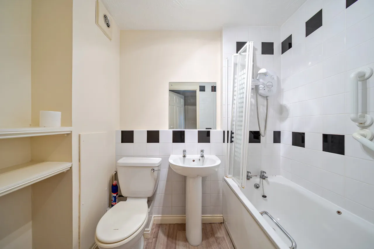 Uxbridge Road, Pinner, HA5, photo 9