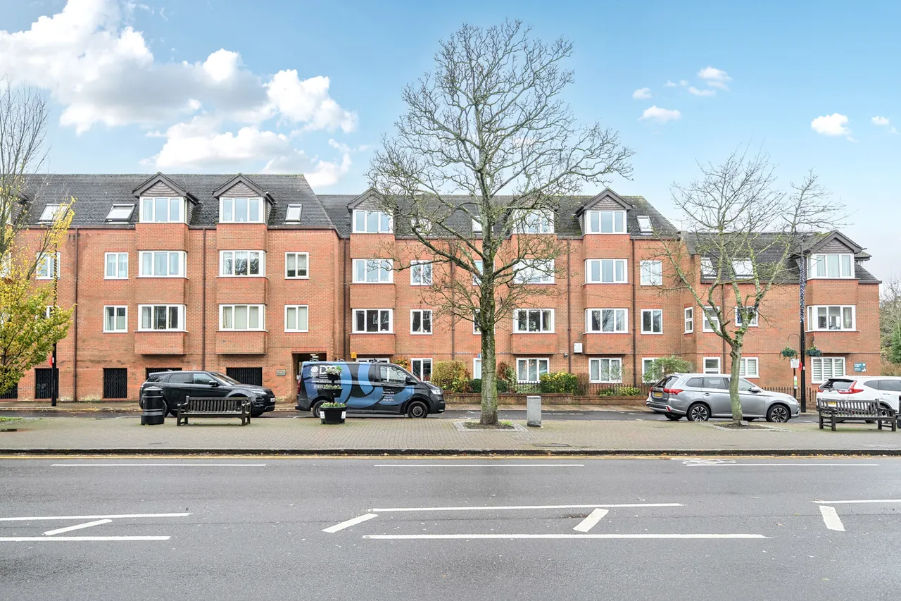 Uxbridge Road, Pinner, HA5, photo 3