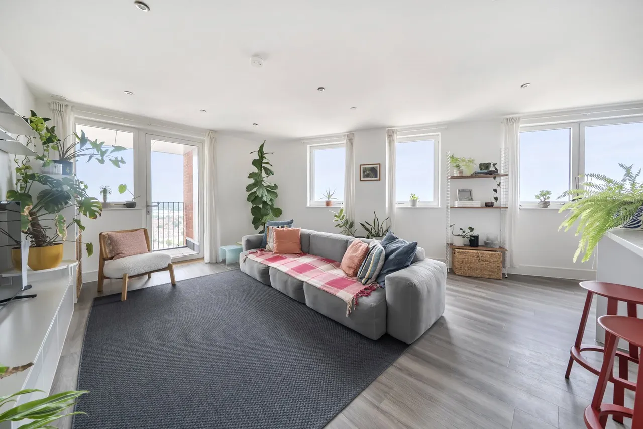 3 bed flat to rent, Healum Avenue, Southall Fees Apply, UB2