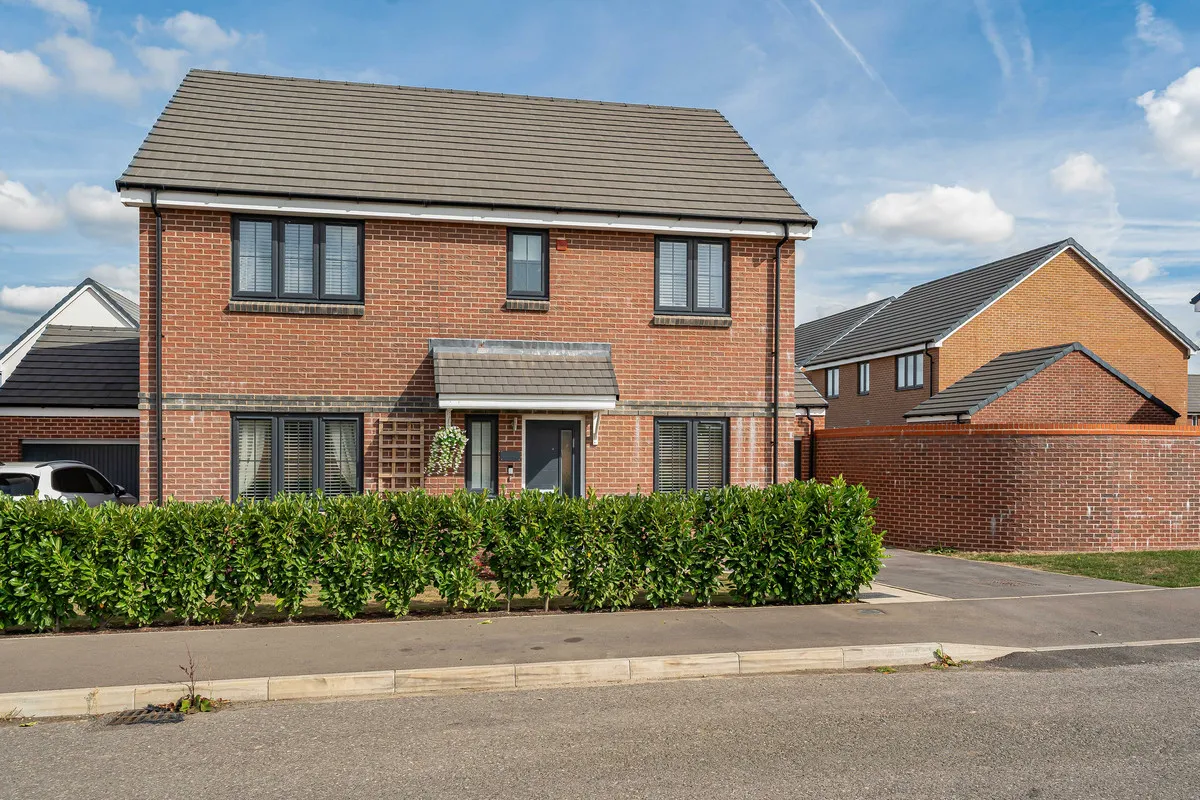 4 bed property for sale, Tozer Way, Grove