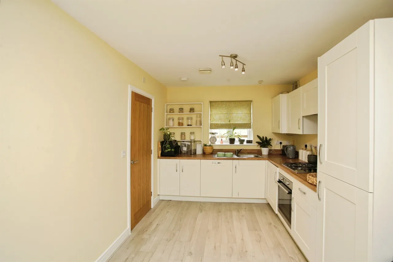 East Close, Cawston, CV22, photo 16