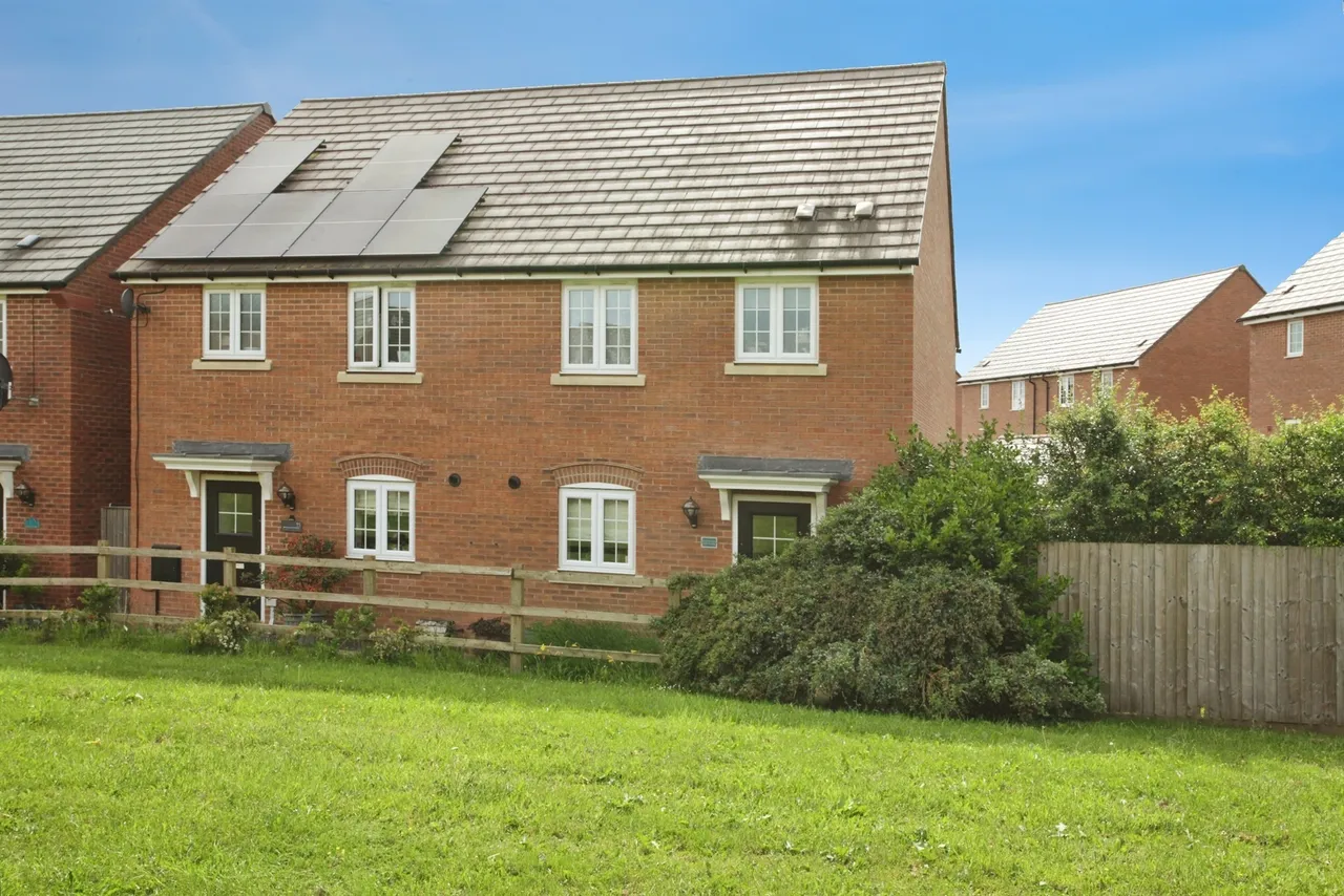 3 bed house for sale, East Close, Cawston, CV22