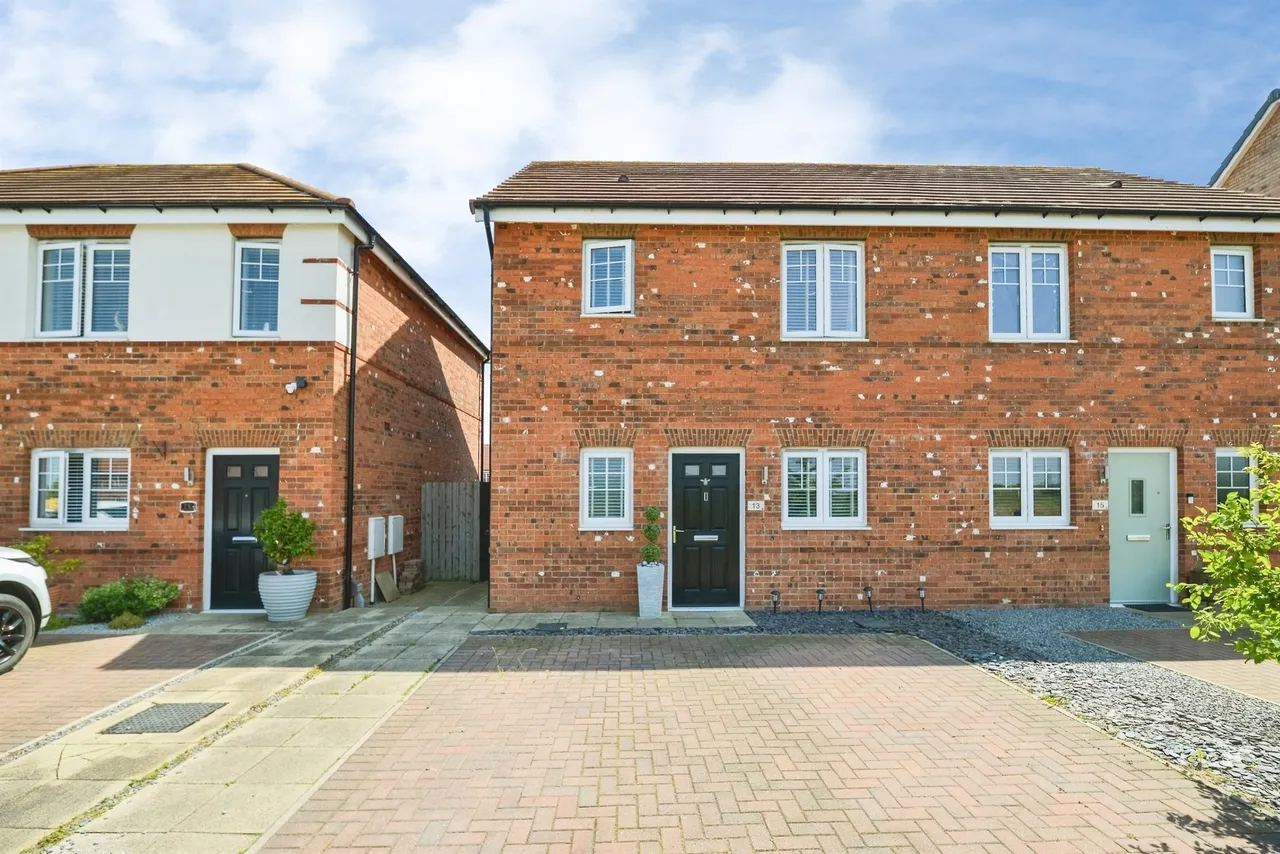 3 bed house for sale — Snowball Grove, Stockton-On-Tees