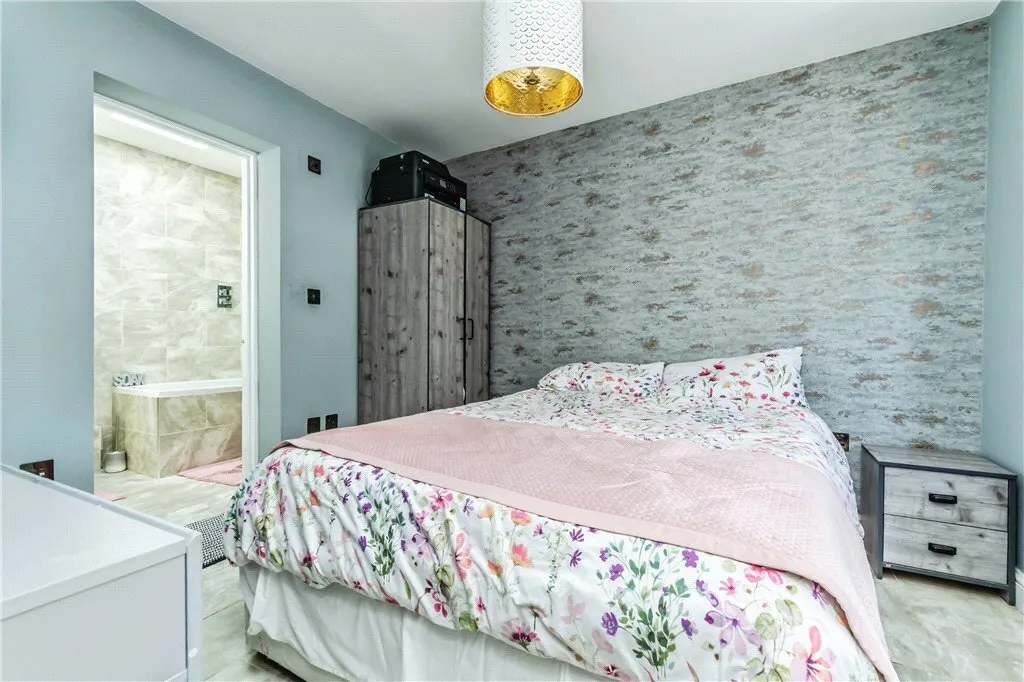 St. Michaels Road, Caterham, Surrey, CR3, photo 8