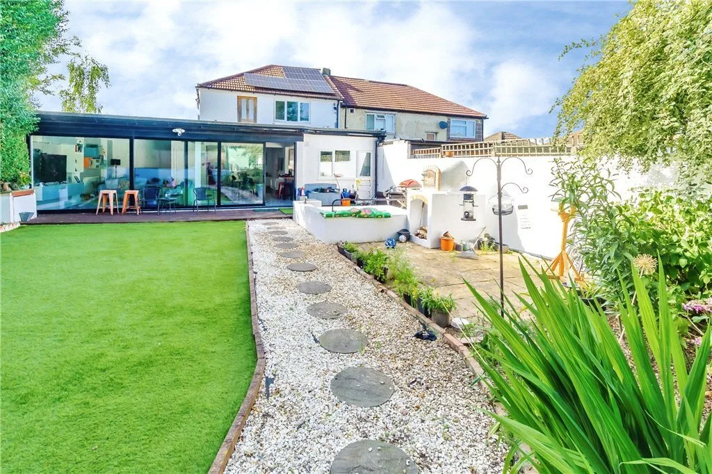 St. Michaels Road, Caterham, Surrey, CR3, photo 6
