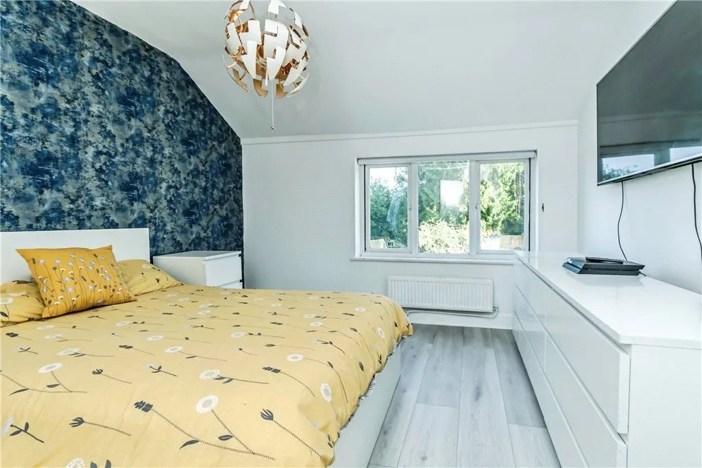 St. Michaels Road, Caterham, Surrey, CR3, photo 9