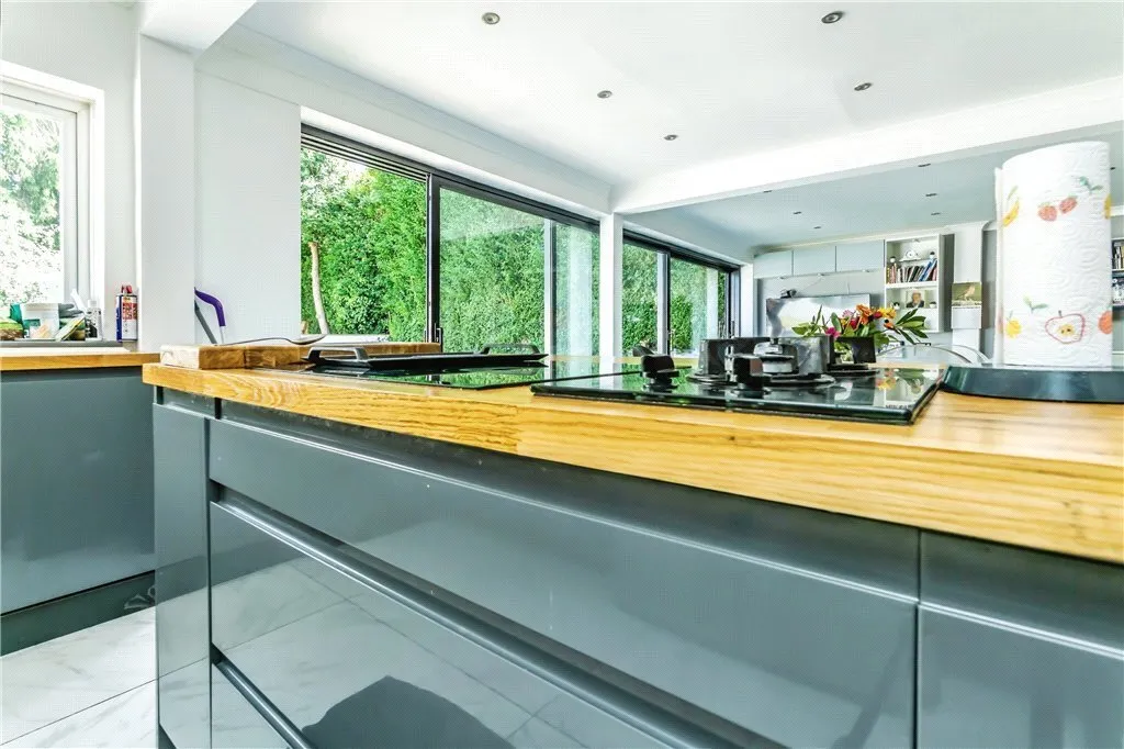 St. Michaels Road, Caterham, Surrey, CR3, photo 18