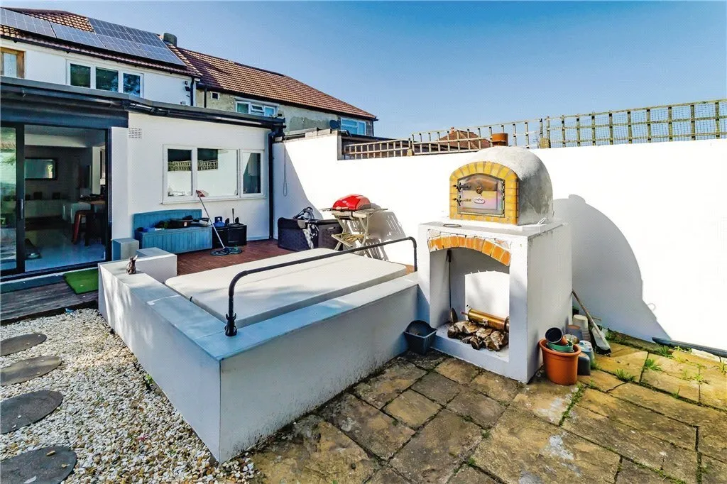 St. Michaels Road, Caterham, Surrey, CR3, photo 14