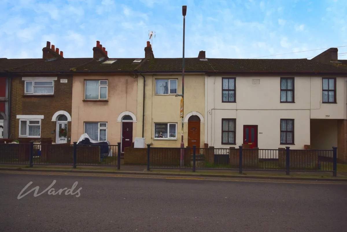 2 bed house to rent, Luton Road, Chatham, ME4