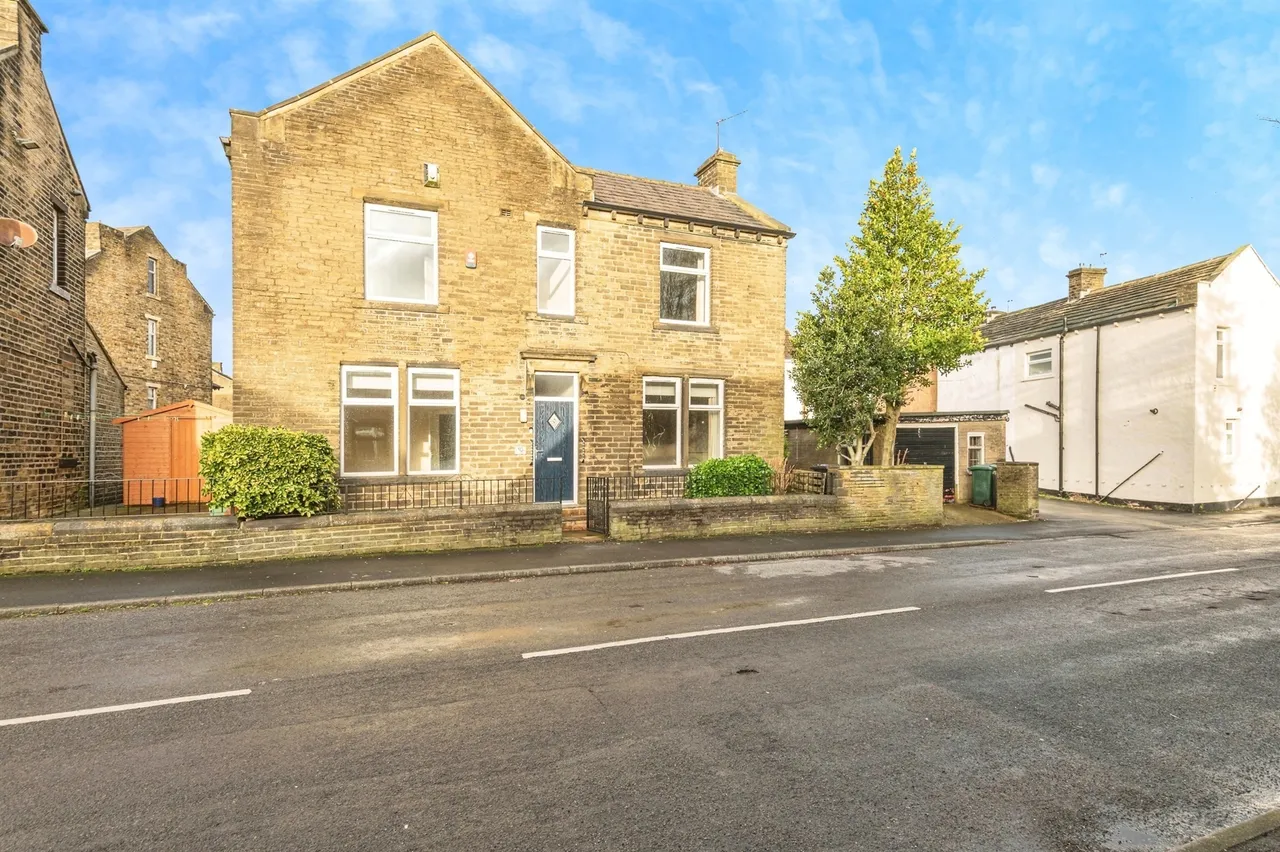 3 bed house for sale — Thorncroft Road, Bradford