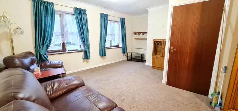 Rayleigh Road, Leigh-On-Sea, Essex, SS9 5PZ, photo 2