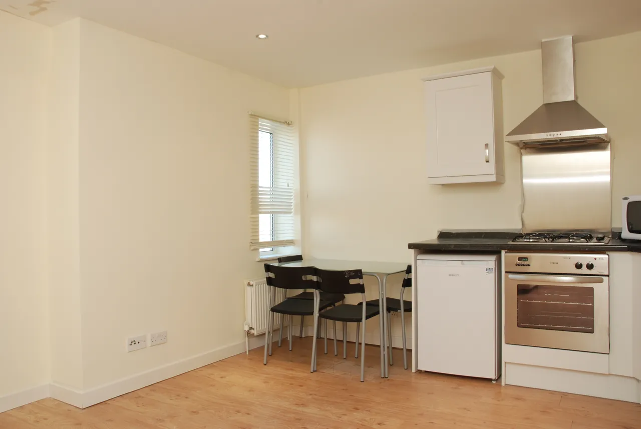 26 The Turret, 295 Rayners Lane, Harrow, photo 4
