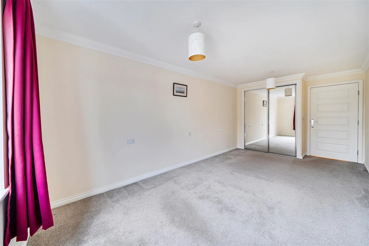 Stokefield Close, Thornbury, BS35, photo 2