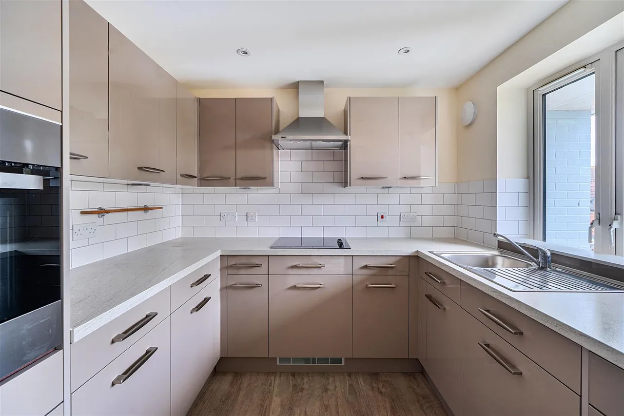 Stokefield Close, Thornbury, BS35, photo 5