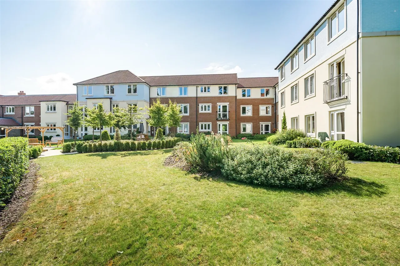 Stokefield Close, Thornbury, BS35, photo 11